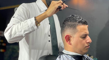 Desert Eagle VIP Barbershop – obraz 2