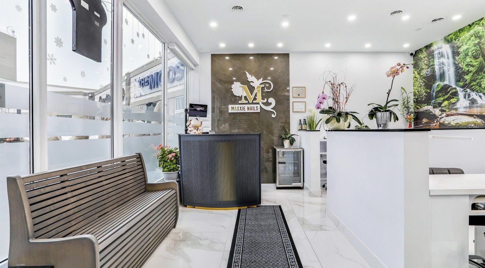 Maxxie Nails' elegant reception area in Vaughan, Ontario, CA, showcasing modern decor and serene ambiance.