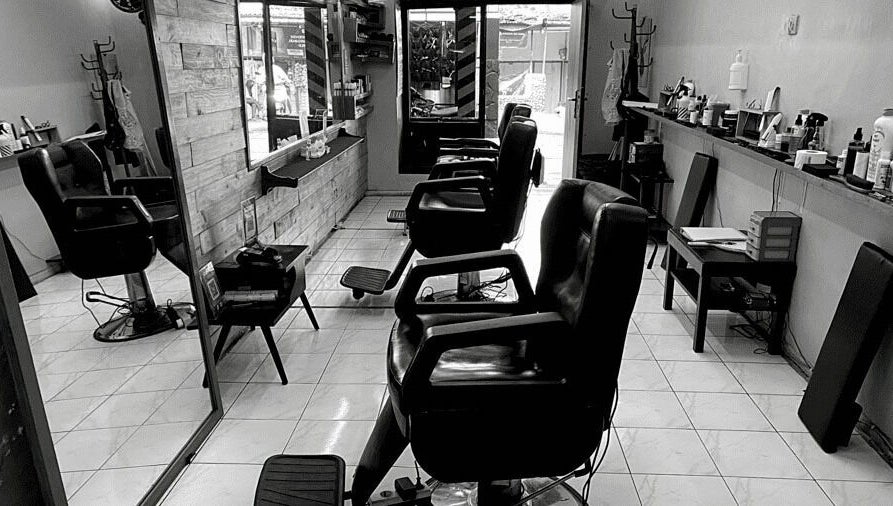 Kronik Salon & Barbershop image 1