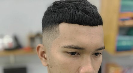 Kronik Salon & Barbershop image 2