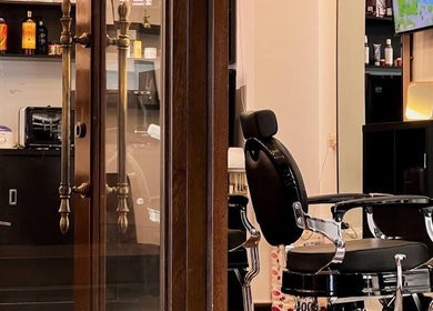 Elegant salon chair and shelves at Espada in Dhahran, Eastern Province, SA showcasing a modern beauty setting.