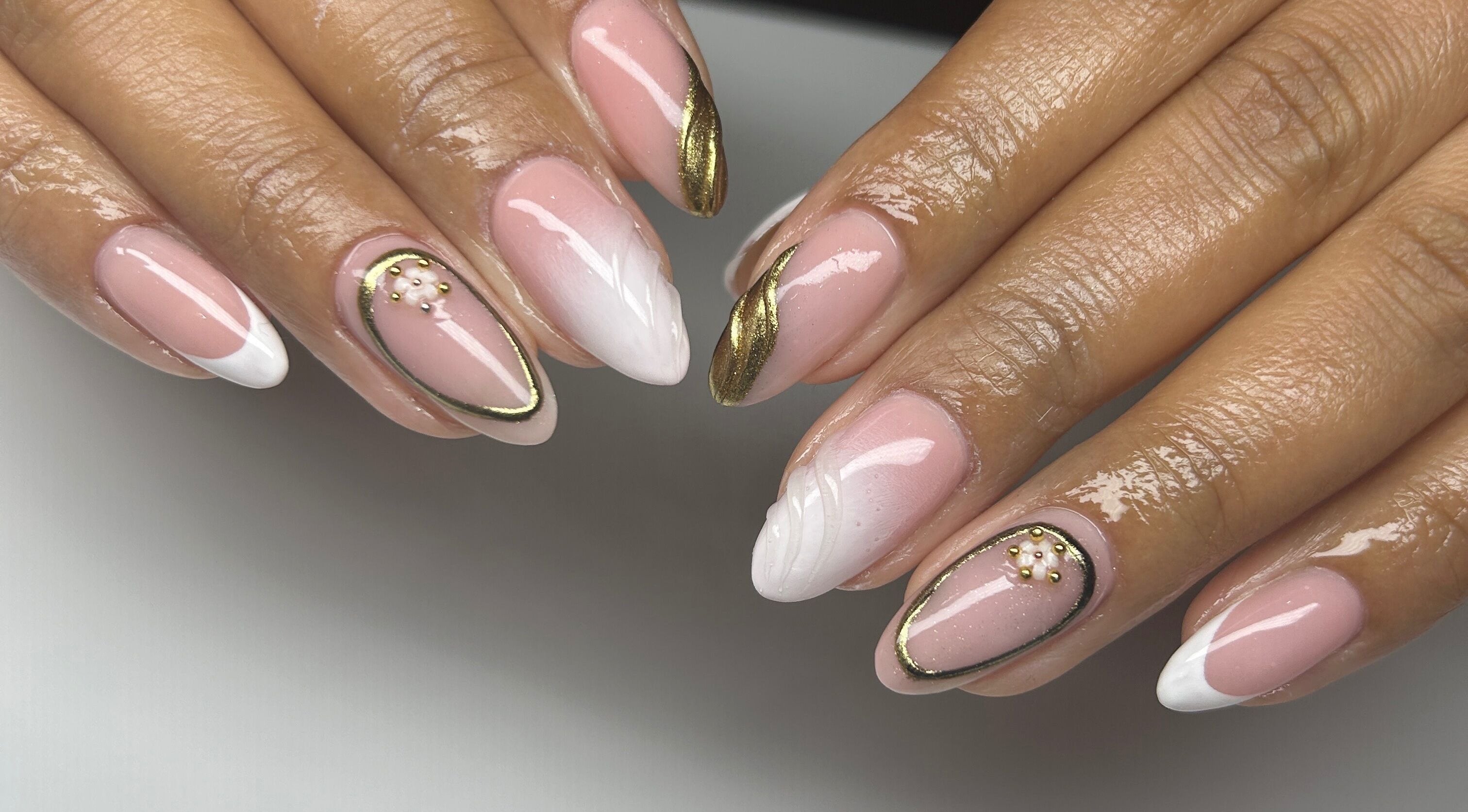 Elegant nail art design at Mimisnailbar, Barkingside, Ilford, England, GB with gold accents and pink tones.