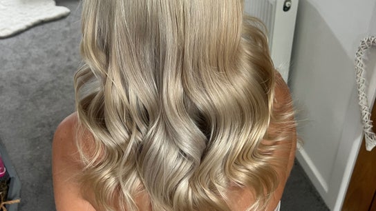 By Amy Louise - Mobile Hair and Lashes