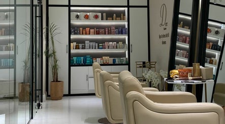 Dee Salon