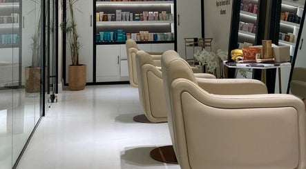 Dee Salon