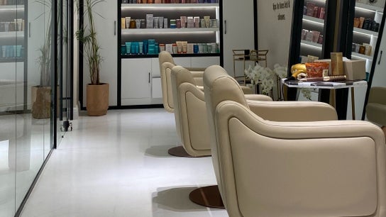 Dee Salon