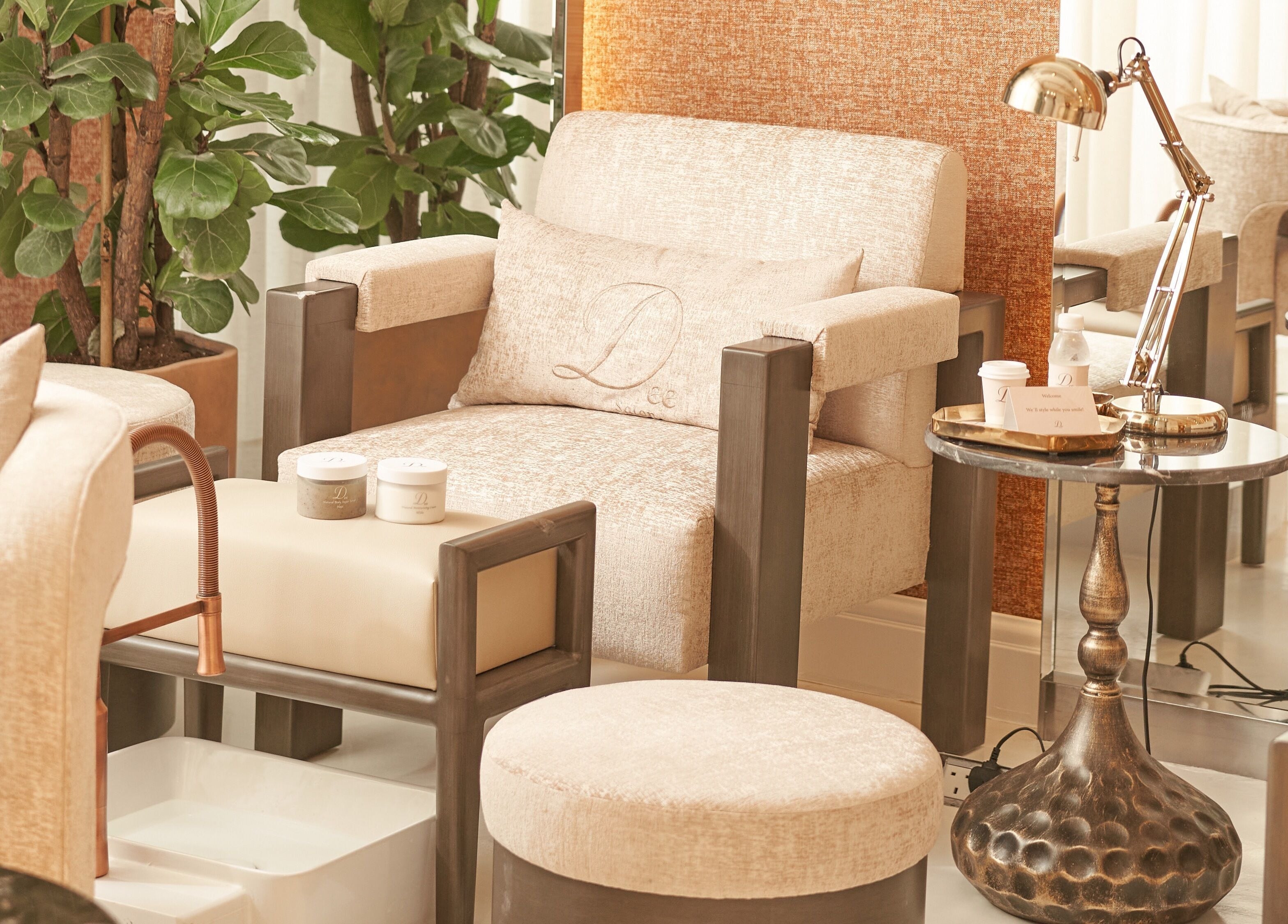 Relaxing chair setup in Dee Salon, Riyadh with modern decor and warm ambiance for wellness treatments.