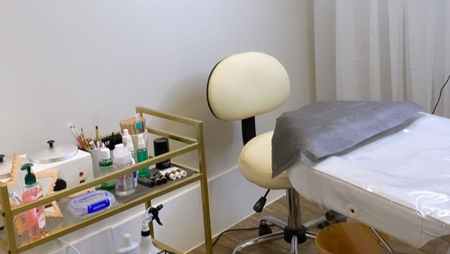 Artistry Brows and Beauty image 1