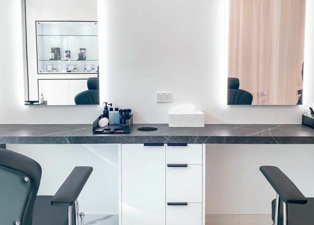 Modern beauty station at Thread'In Shape - Caddens in Caddens, New South Wales, AU, featuring sleek mirrors.