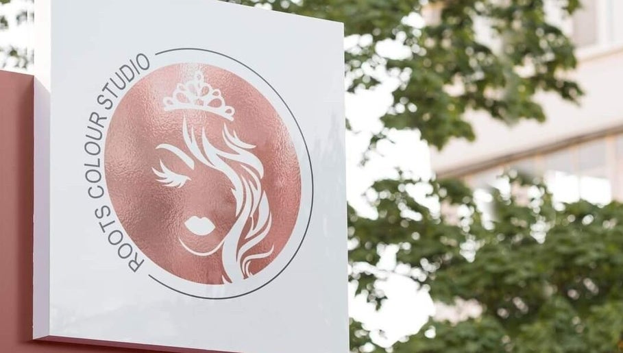 Roots Color Studio "Haar salon/Hairdressing" imej 1