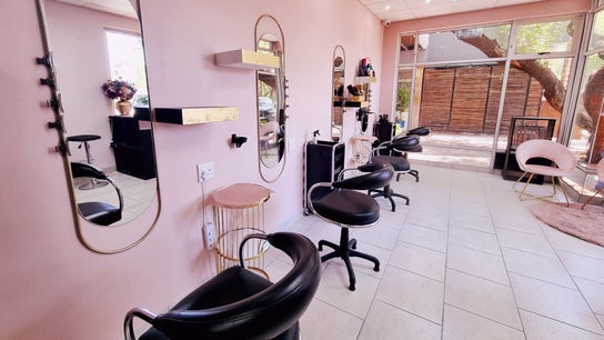 Roots Color Studio "Haar salon/Hairdressing"