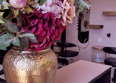 Floral arrangement in Roots Color Studio Hairdressing, Bloemfontein, Free State, ZA, elegant and inviting decor.
