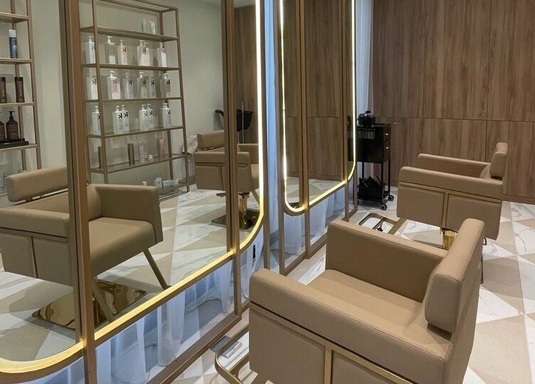 Elegant salon chairs and mirrors at Re:Vision Studio, لوسيل, بلدية الضعاين, QA