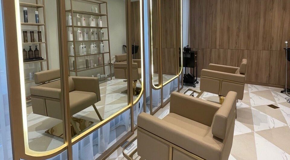 Elegant salon chairs and mirrors at Re:Vision Studio, لوسيل, بلدية الضعاين, QA