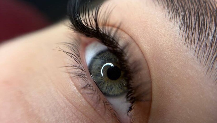 Close-up of eye highlighting lash extension at Vi.lash you Westmount, London, Ontario, CA.