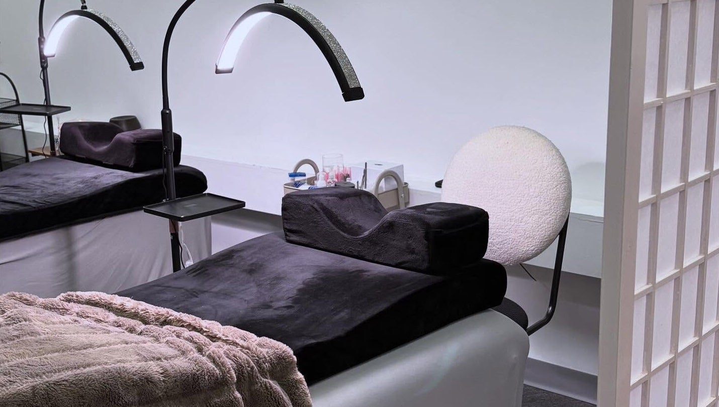 Comfortable lash lounge at Vi.LashYou Westmount, London, Ontario, CA, offering a relaxing beauty experience.