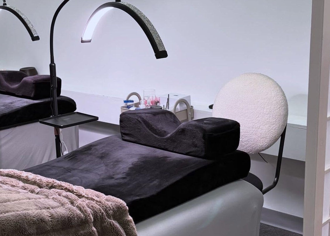 Comfortable lash lounge at Vi.LashYou Westmount, London, Ontario, CA, offering a relaxing beauty experience.