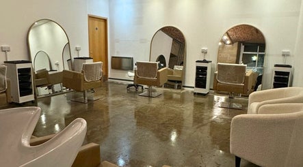 Hurrs Hair Salon изображение 3