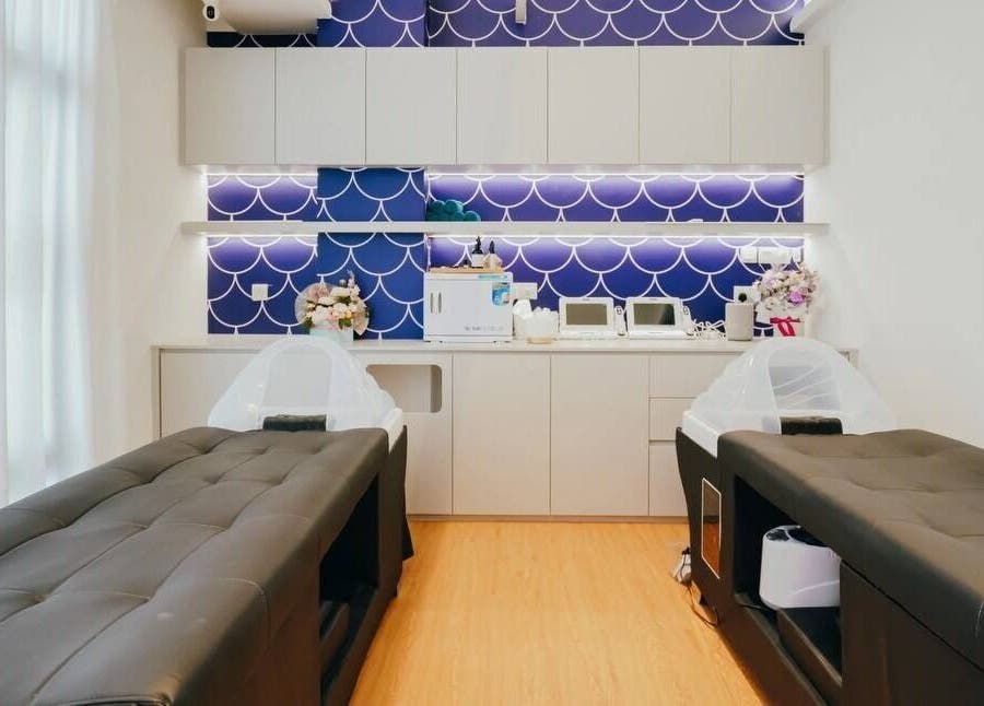 Luxurious treatment room at Bloomi Blow Dry Spa, Nusajaya Iskandar, Johor, MY, featuring elegant design and comfort.