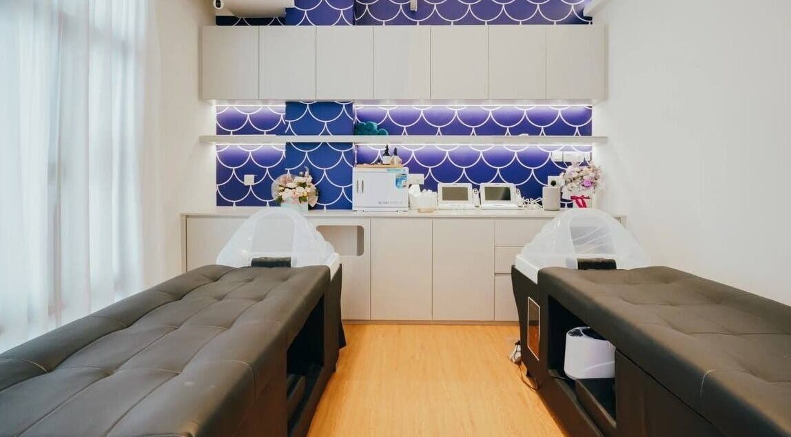 Luxurious treatment room at Bloomi Blow Dry Spa, Nusajaya Iskandar, Johor, MY, featuring elegant design and comfort.