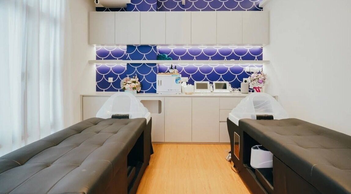 Luxurious treatment room at Bloomi Blow Dry Spa, Nusajaya Iskandar, Johor, MY, featuring elegant design and comfort.