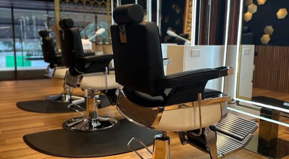 Sillas de peluquería en BELLA & BESTIA SALON & BARBER BOUTIQUE, San Pedro Garza García, Nuevo León, MX.