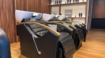 Lavacabezas modernos en BELLA & BESTIA SALON & BARBER BOUTIQUE, San Pedro Garza García, Nuevo León, MX.
