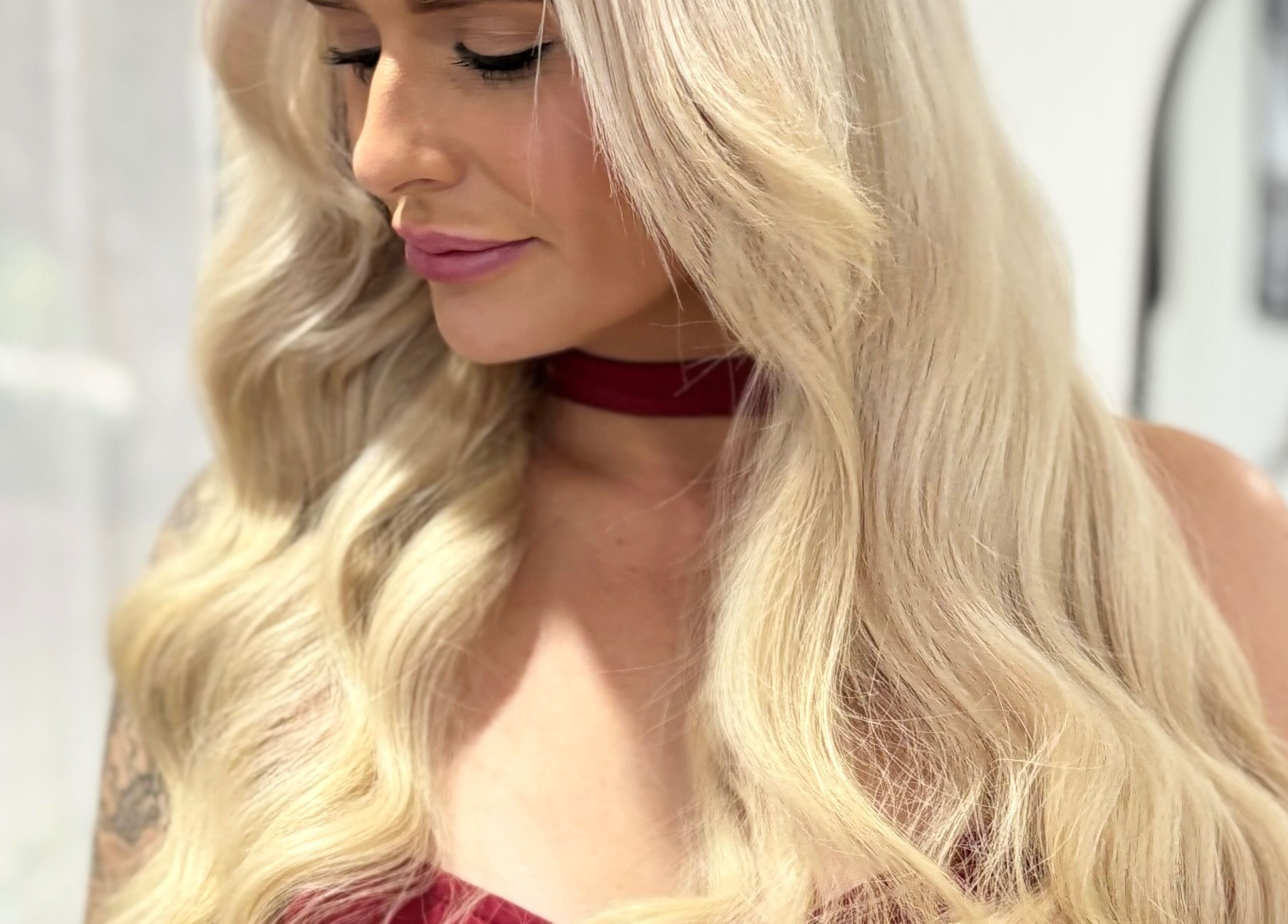 Elegant blonde waves styled at Deluxe Lash & Locks in West Wodonga, Victoria, AU, showcasing expert beauty care.
