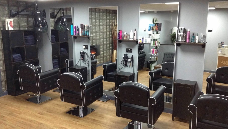Wow - Williams of Welshampton Hairstyling for Women and Men, bilde 1