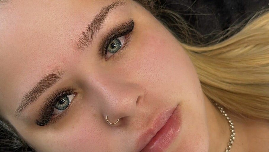 PRETTINLASHED image 1