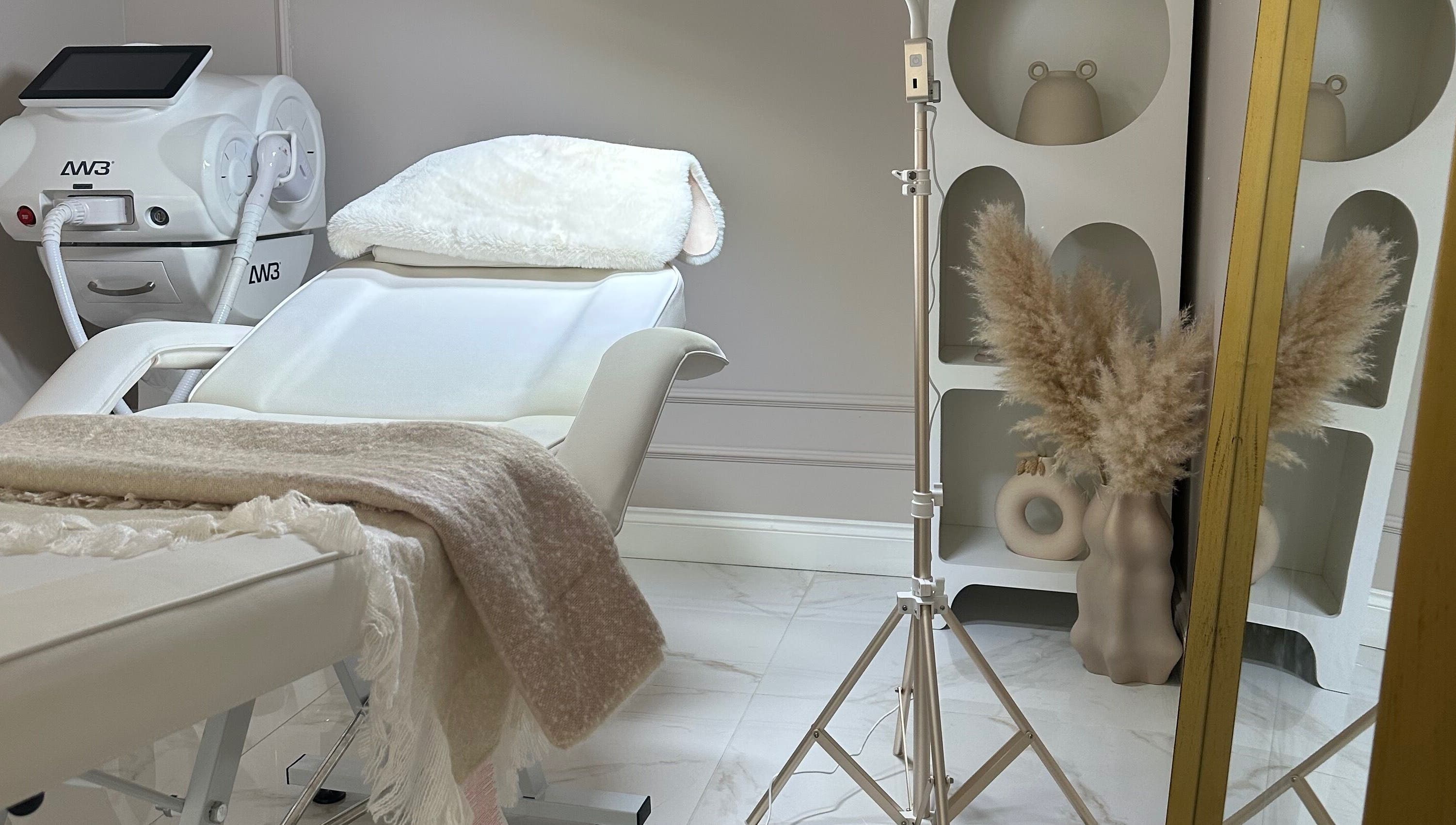 Relaxing treatment room at Selin Aesthetics in Stoke-on-Trent, England, GB, featuring a plush treatment chair.