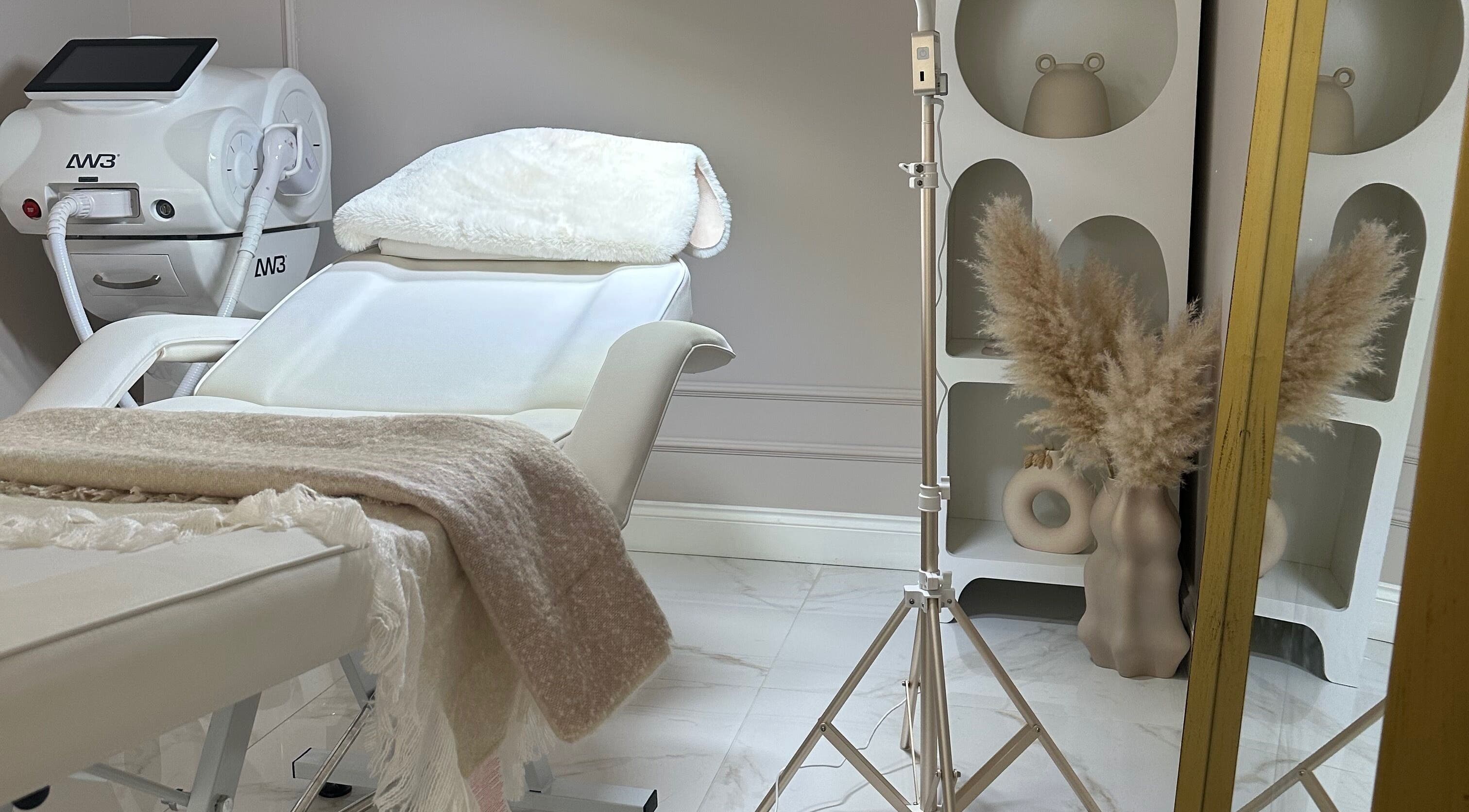 Relaxing treatment room at Selin Aesthetics in Stoke-on-Trent, England, GB, featuring a plush treatment chair.