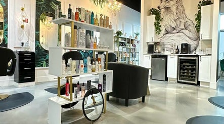 Fox and Crown Hair Salon, bild 3