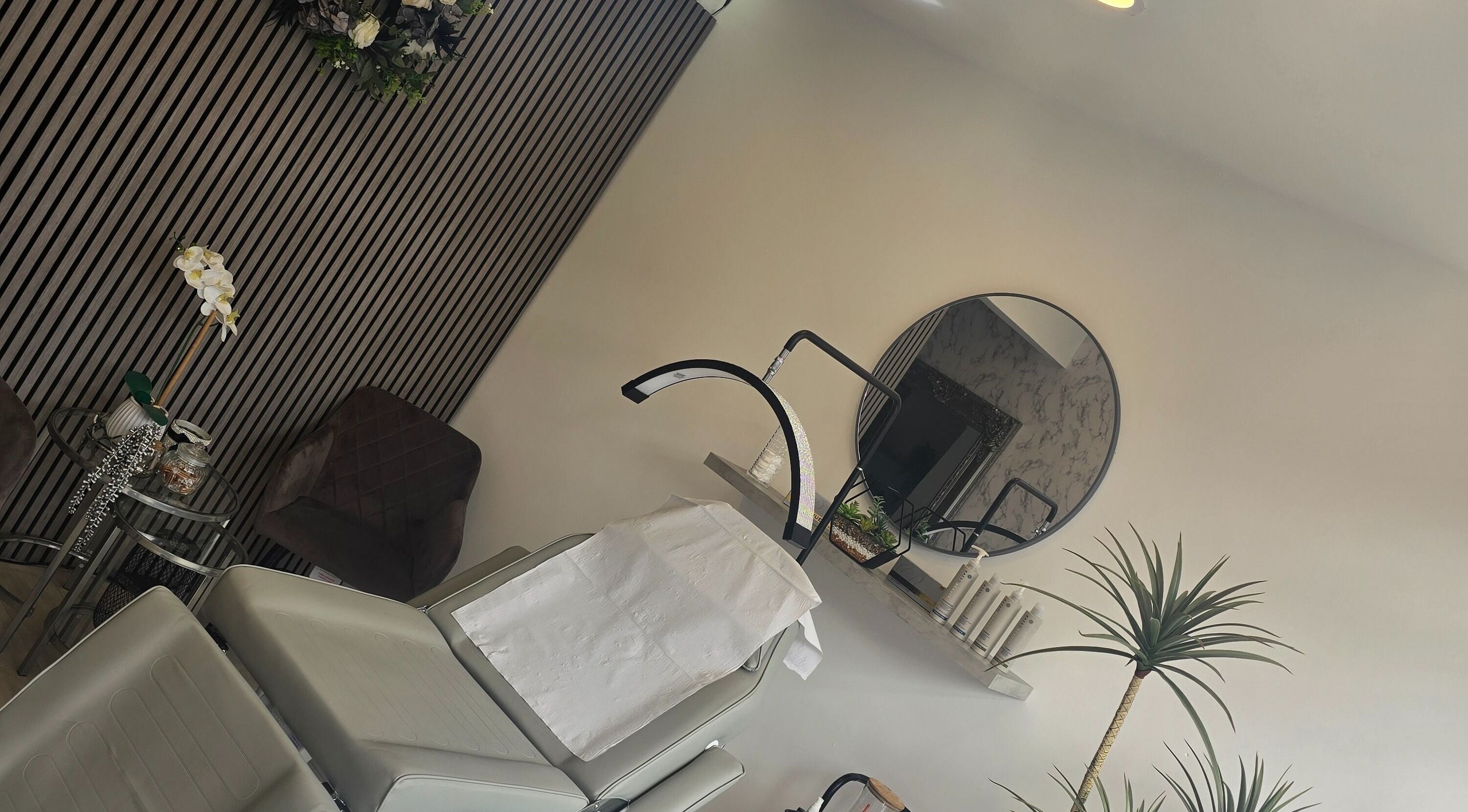 Stylish interior of 519 Woodborough Road Mapperley NG3 5FR, a beauty venue in Nottingham, England, GB with chic decor.