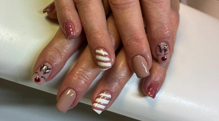 Nails & Beauty by Mrs H – obraz 3