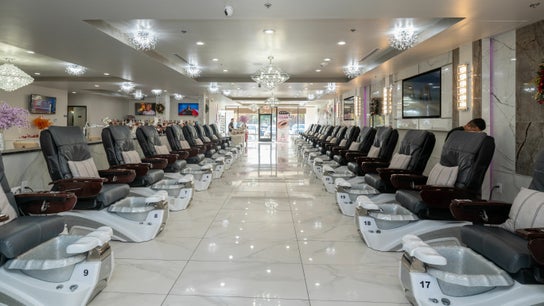 French Nails Luxury Spa and Bar