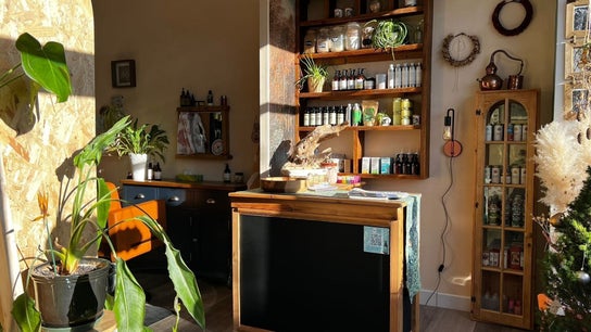 MANU Botanicals & Hair Studio