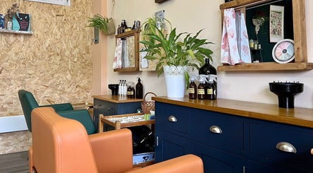 MANU Botanicals & Hair Studio зображення 2