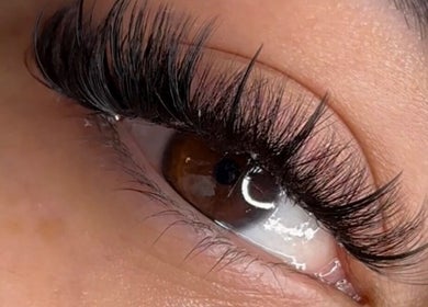 Close-up of expertly done eyelash extensions at Lash’d aesthetics UK, Peterborough, England, GB.