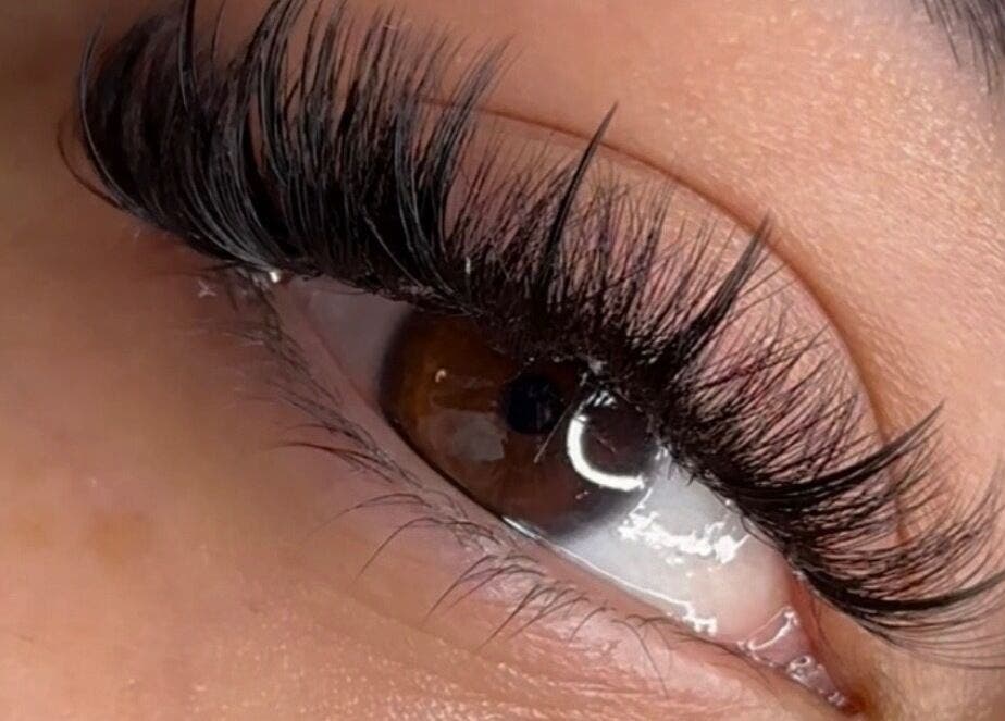 Close-up of expertly done eyelash extensions at Lash’d aesthetics UK, Peterborough, England, GB.