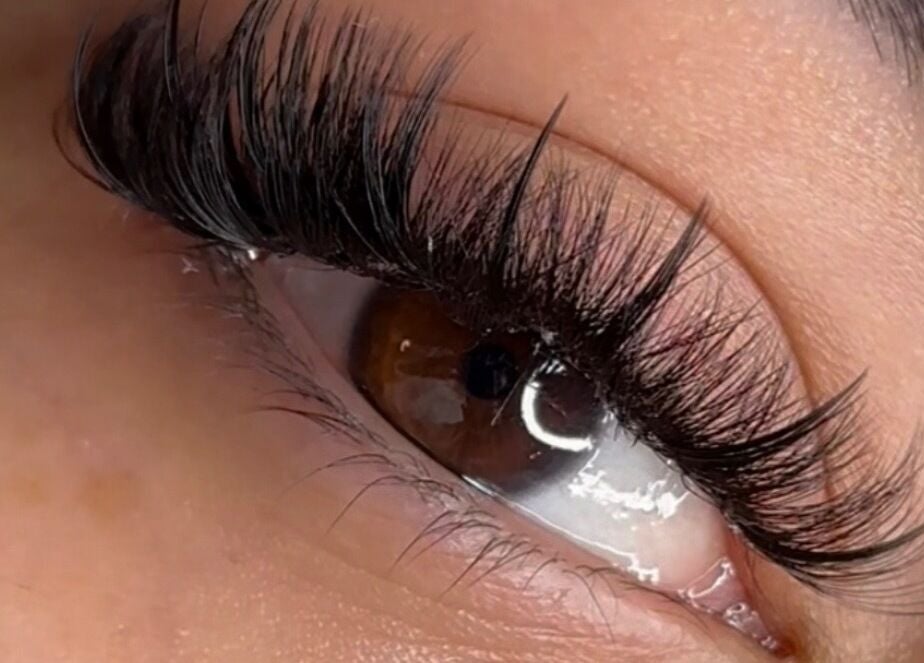 Close-up of expertly done eyelash extensions at Lash’d aesthetics UK, Peterborough, England, GB.