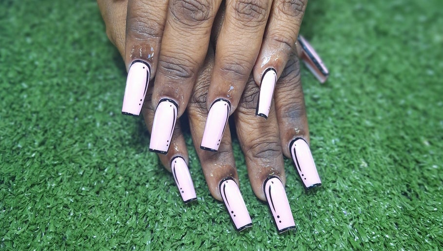 Top_adi_line_nails afbeelding 1