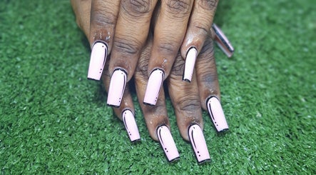 Top Adi Line Nails