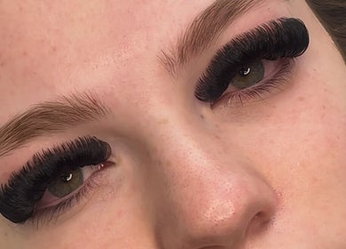 Close-up of volumized lashes at Deebeautystop, London, England, GB, showcasing precision eyelash extensions.