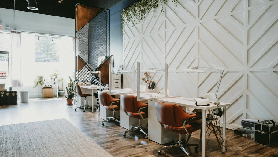 Williams Salon De Beauté image 1
