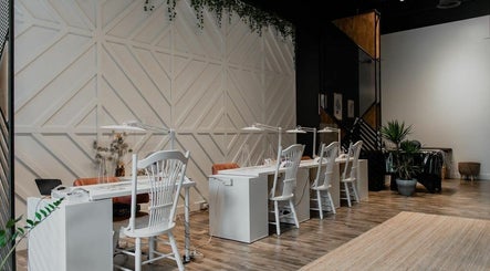 Williams Salon De Beauté image 2