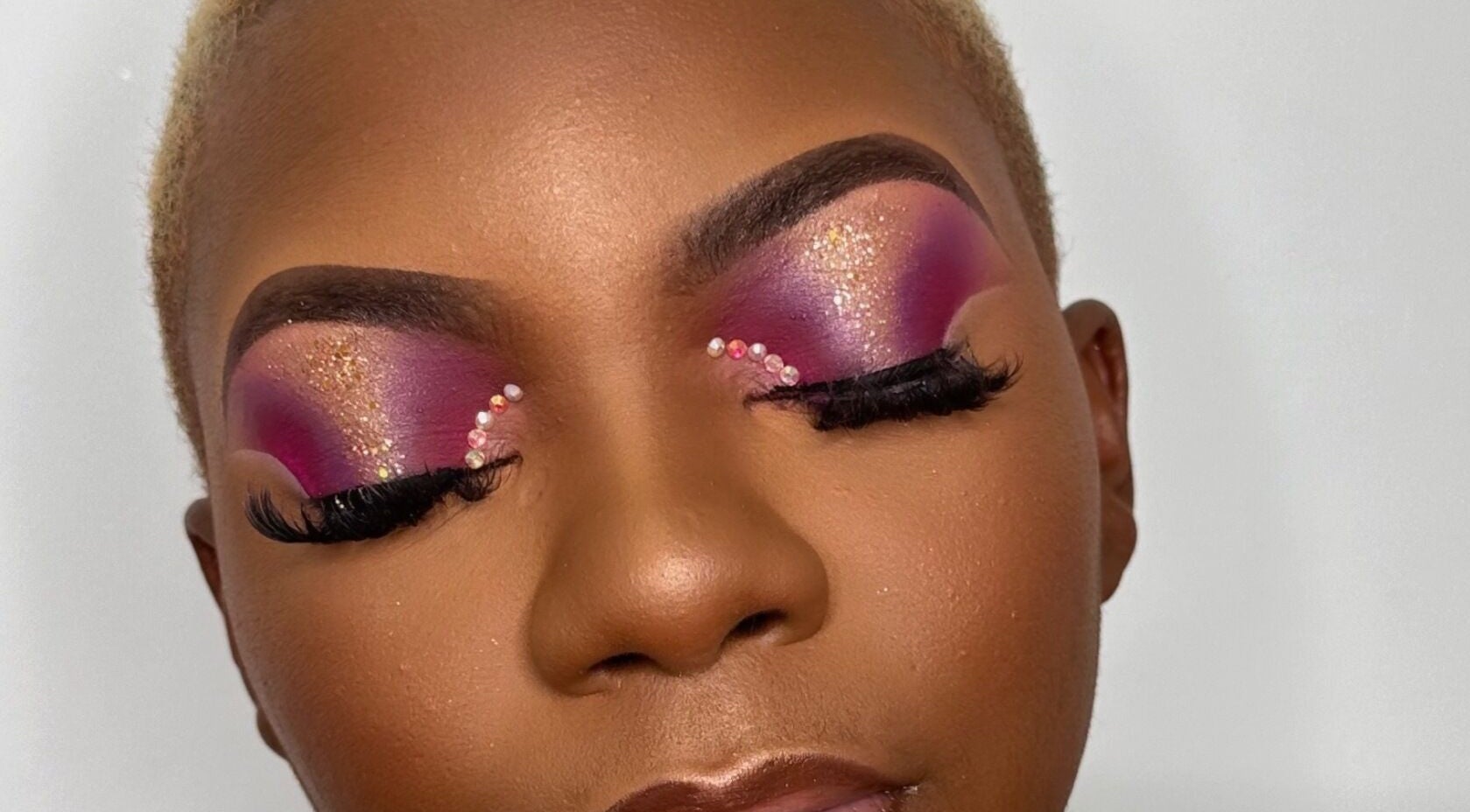 Stunning glittery eyelid makeup at Essence Oasis Salon and Spa in Saint John's, Saint John, AG.