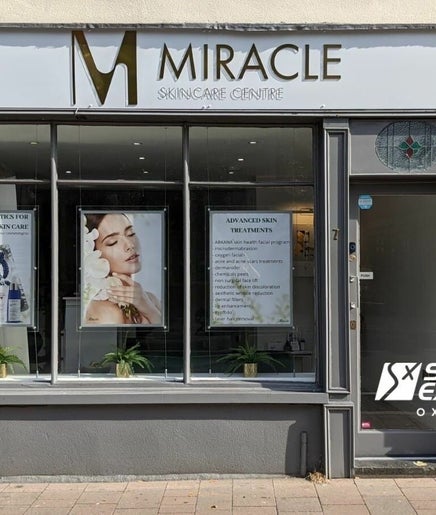Queen Of Youth Oxford at Miracle Skincare Centre – kuva 2