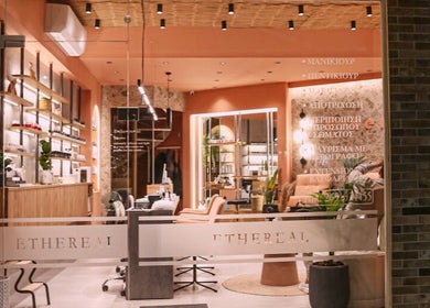 Η είσοδος του Ethereal Nails & Beauty στην Ιωάννινα, GR προσφέρει γαλήνια ατμόσφαιρα περιποίησης.