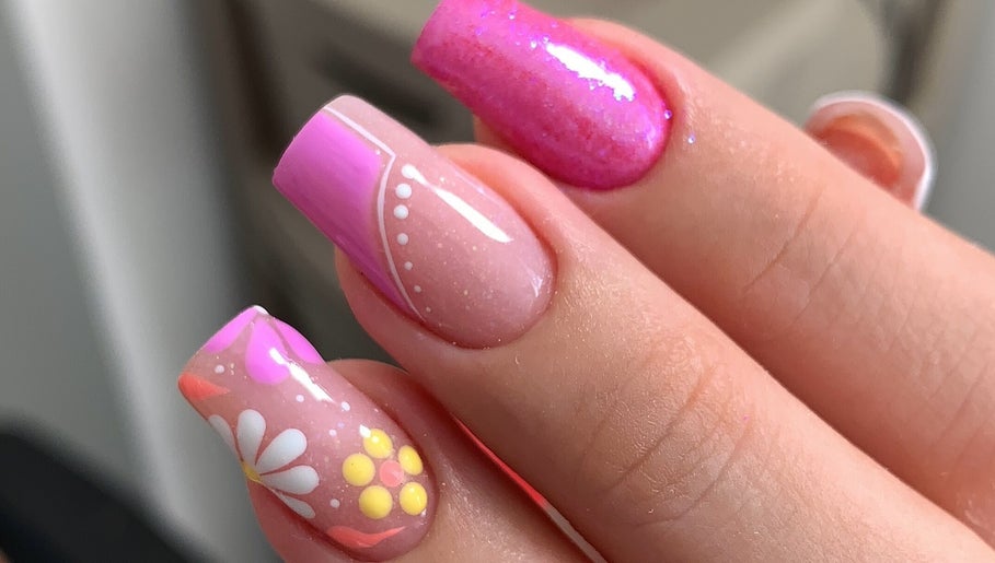 VMA Nails image 1